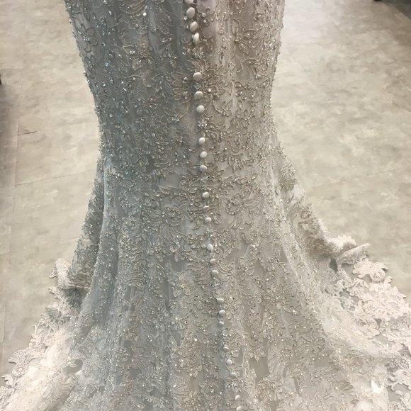 New Wedding Dress, Allure Couture Vintage Lace, BLING Small Size 8, Sexy Fitted - Picture 11 of 16